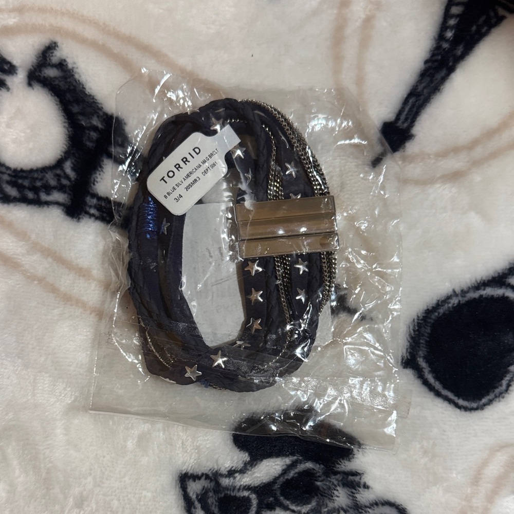 NWT Torrid Blue Star American Bracelet Size 3/4 Magnetic Closure - Picture 1 of 8
